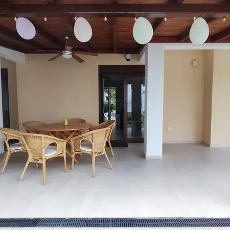 Σπίτι διακοπών Front House With Garden, In Πευκοχώρι